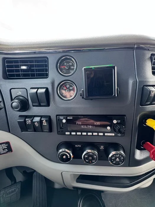 2022 Peterbilt 579 - image 16