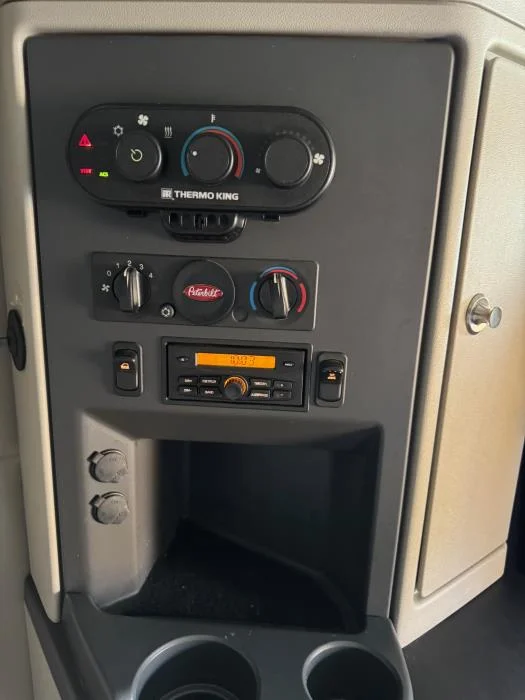 2022 Peterbilt 579 - image 27