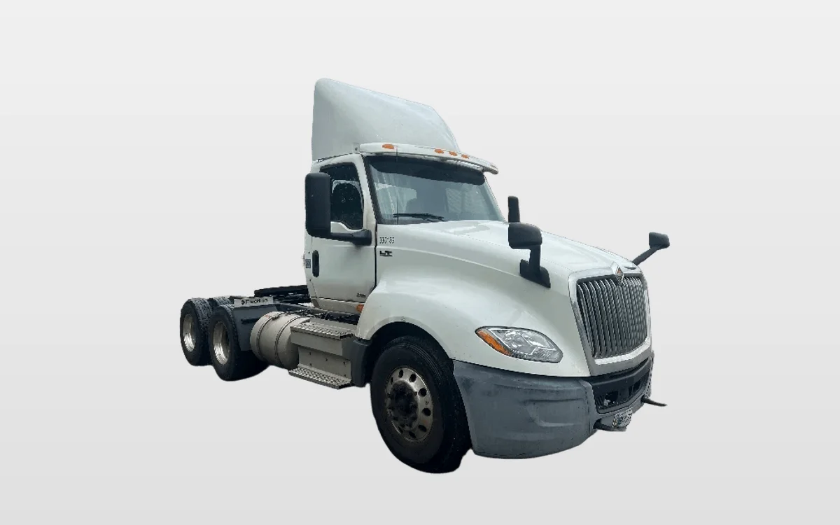 2019 International LT - image 1