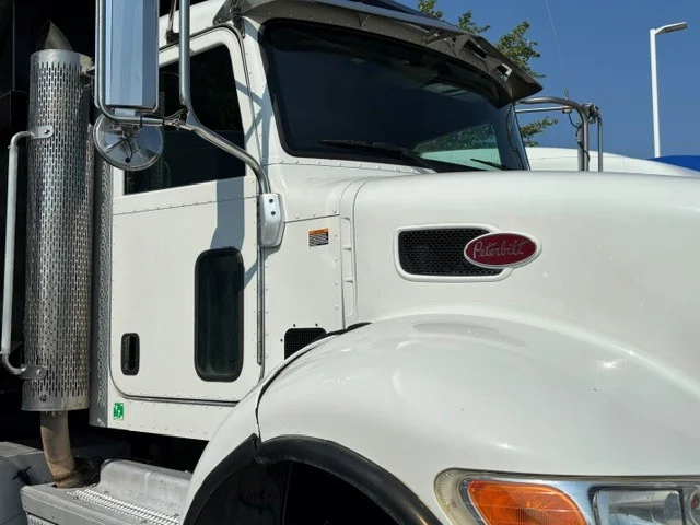 2021 Peterbilt 348 in Indianapolis, IN — photo 2