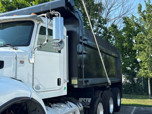 2021 Peterbilt 348 in Indianapolis, IN — photo 4