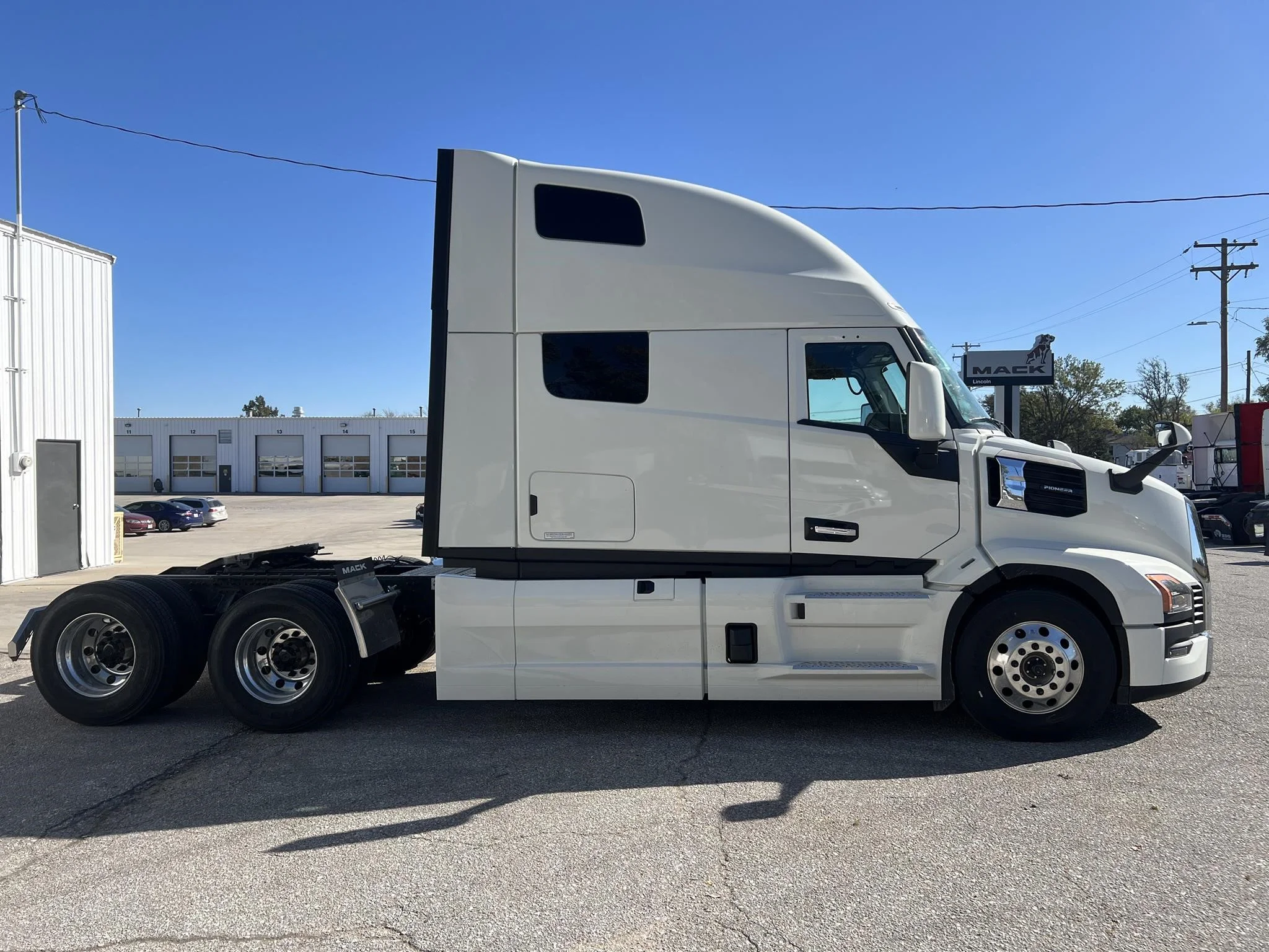 2026 Mack Pioneer — photo 6