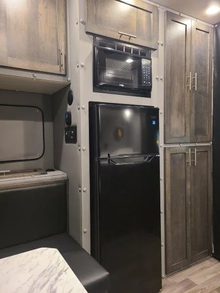 2025 Freightliner Cascadia in Fort Wayne, IN — photo 6