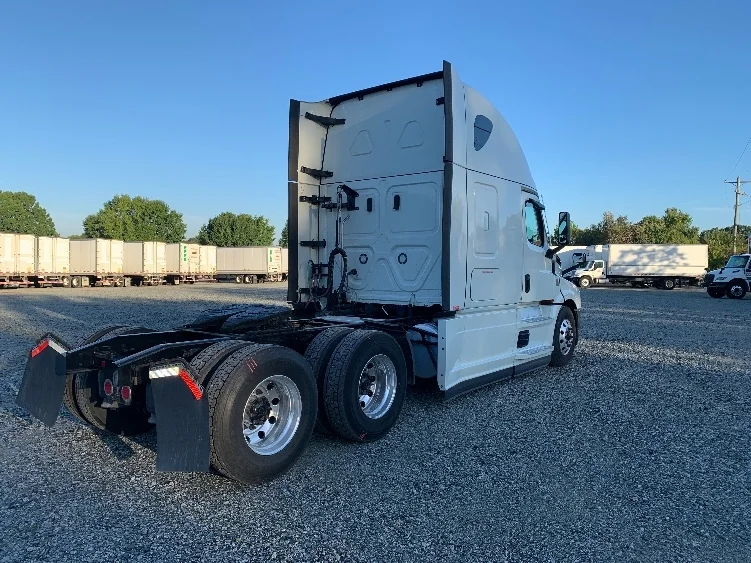 2021 Freightliner Cascadia - image 7