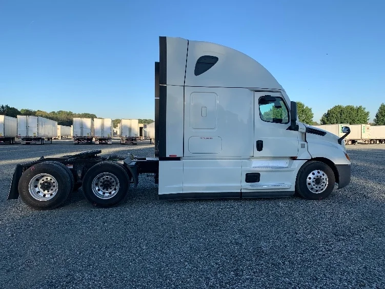 2021 Freightliner Cascadia - image 8