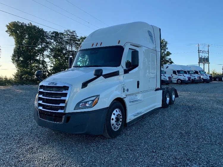 2021 Freightliner Cascadia - image 3