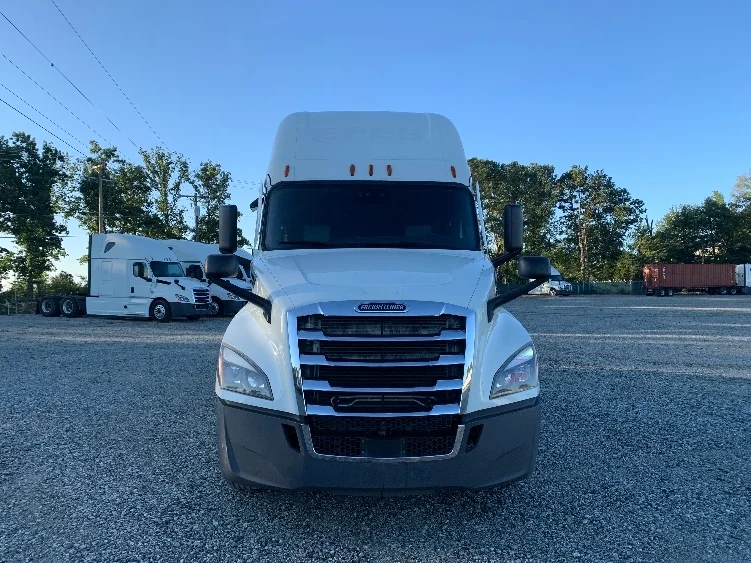 2021 Freightliner Cascadia - image 2