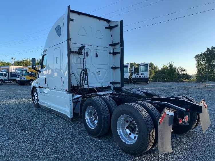 2021 Freightliner Cascadia - image 5
