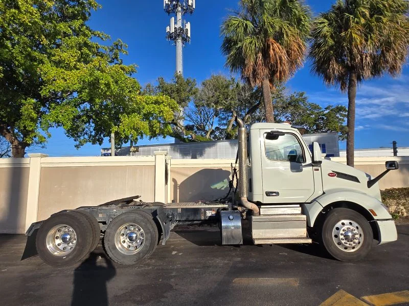2022 Peterbilt 579 - image 11