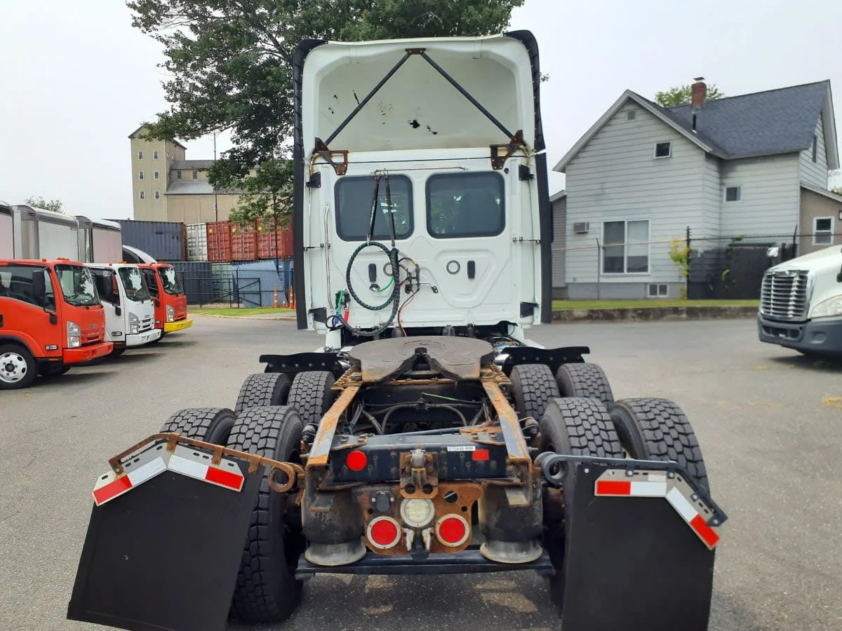 2019 Freightliner Cascadia in Springfield, MA — photo 5