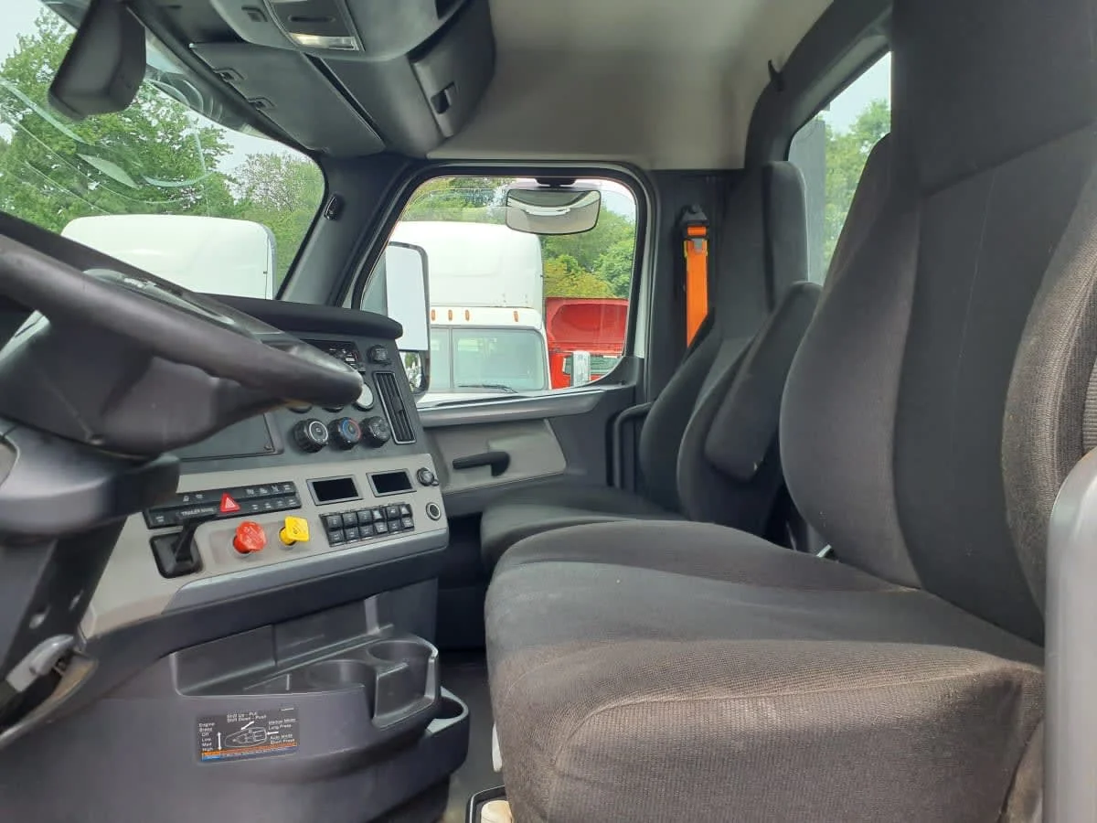 2019 Freightliner Cascadia in Springfield, MA — photo 11