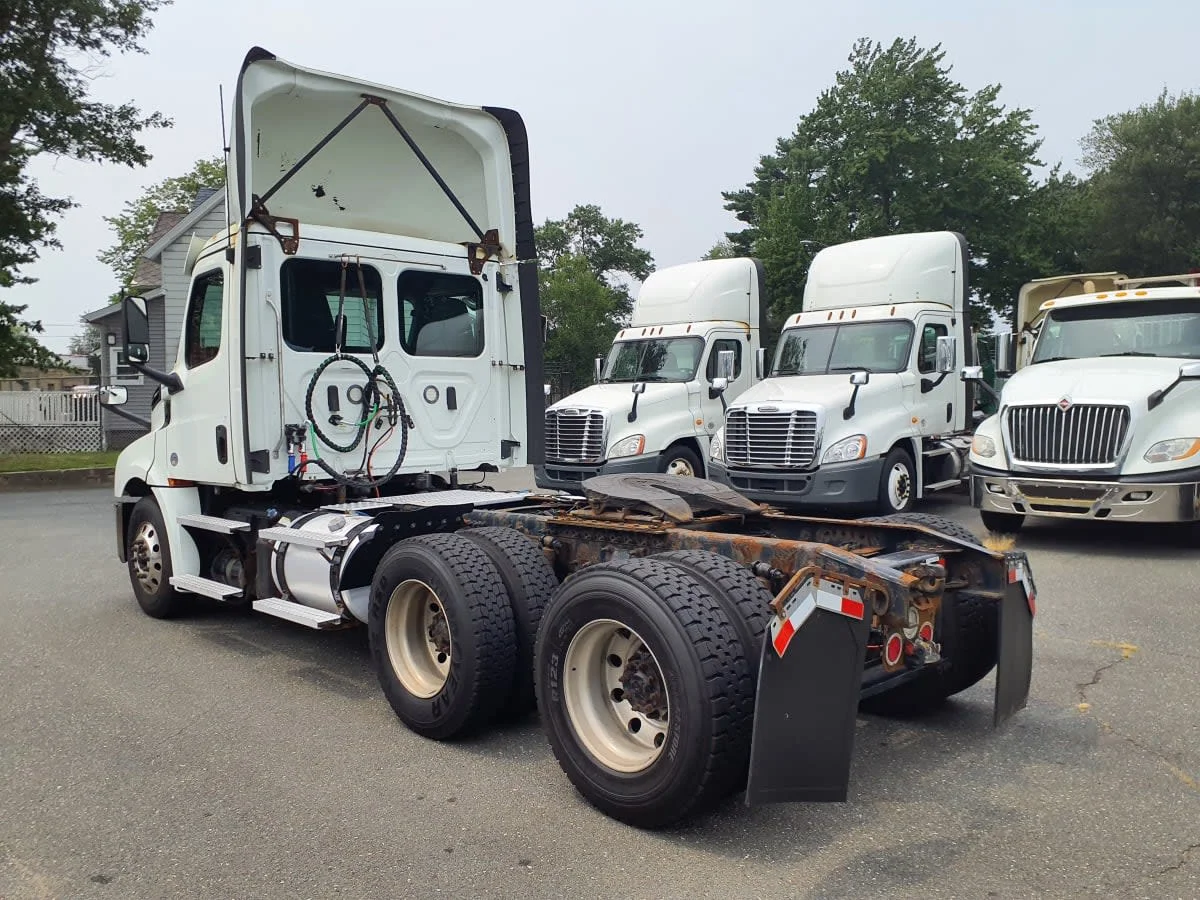 2019 Freightliner Cascadia in Springfield, MA — photo 6