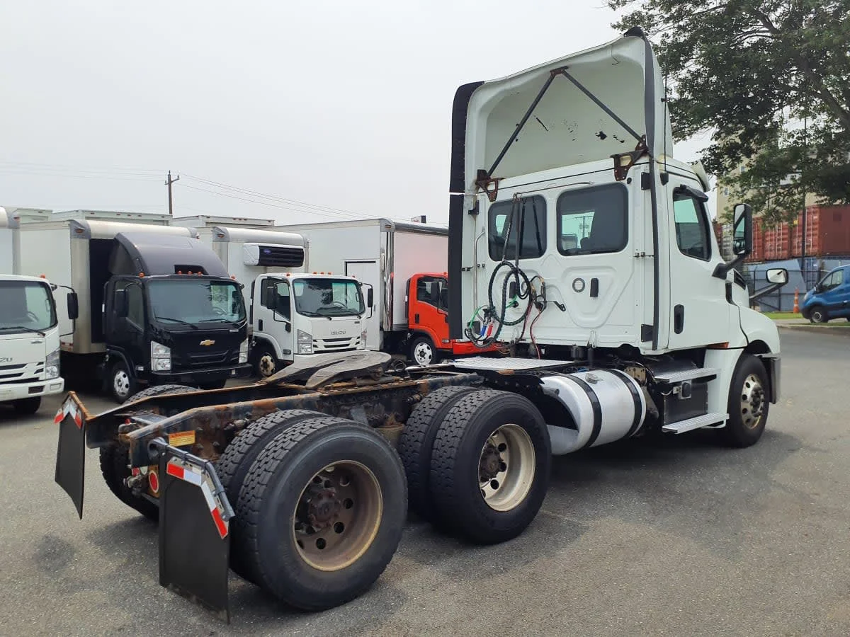 2019 Freightliner Cascadia in Springfield, MA — photo 4