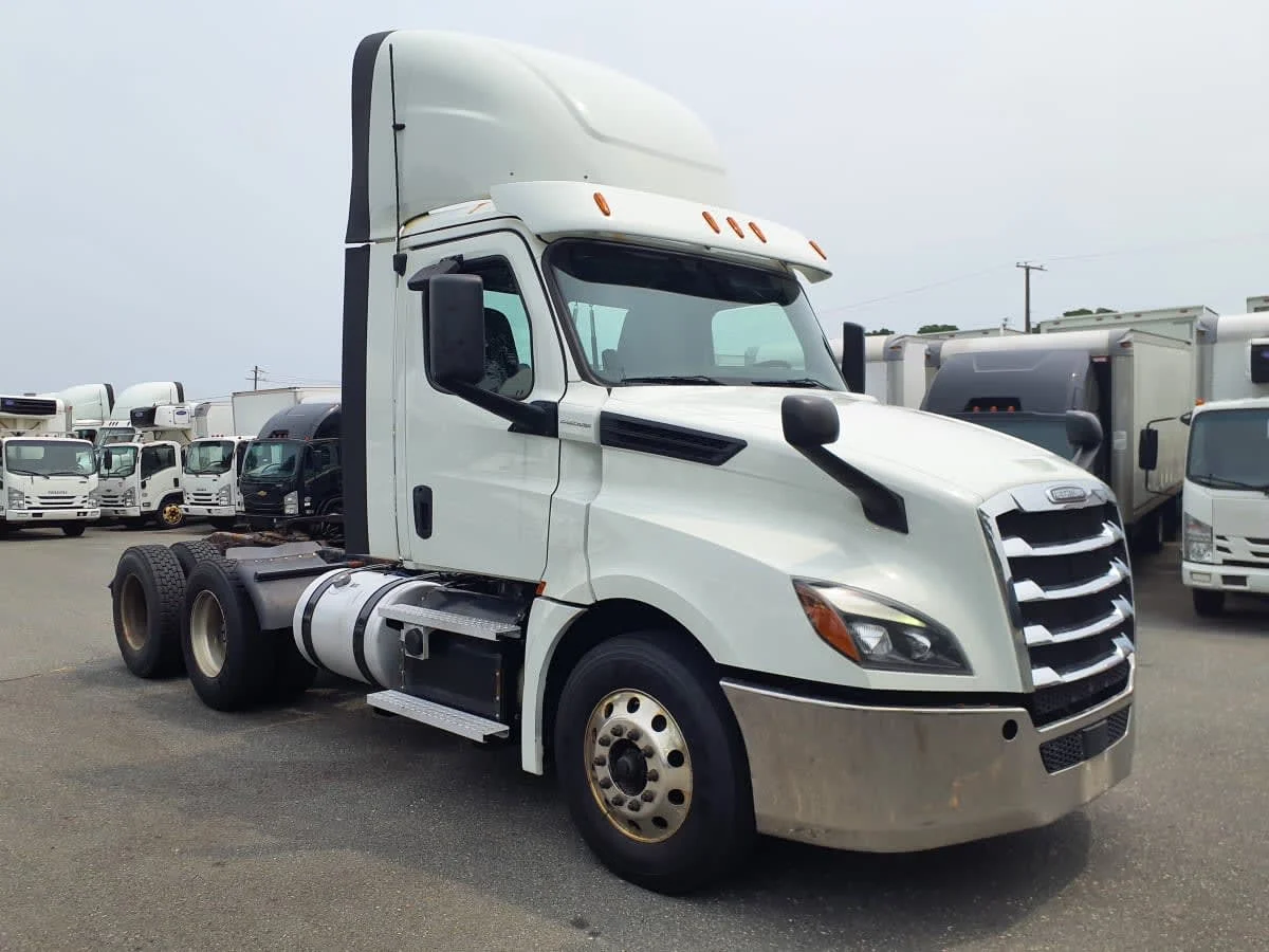 2019 Freightliner Cascadia in Springfield, MA — photo 3