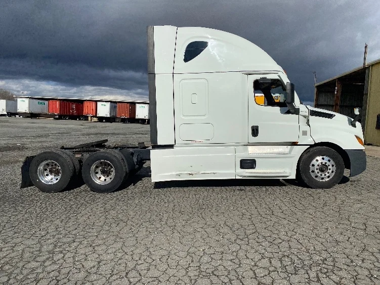 2021 Freightliner Cascadia in Charlotte, NC — photo 8