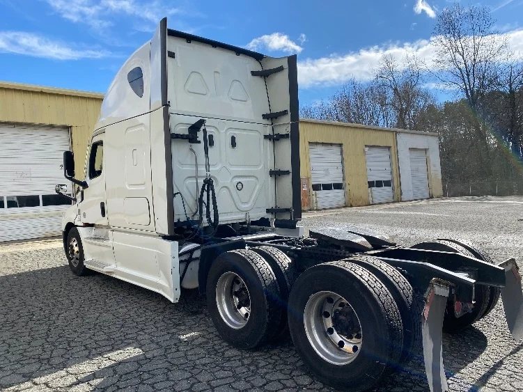 2021 Freightliner Cascadia in Charlotte, NC — photo 5