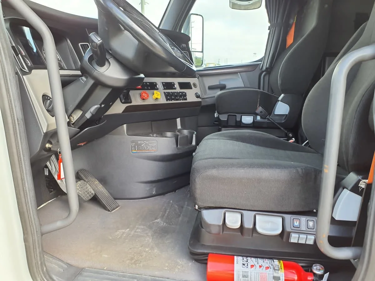 2020 Freightliner Cascadia in Converse, TX — photo 11