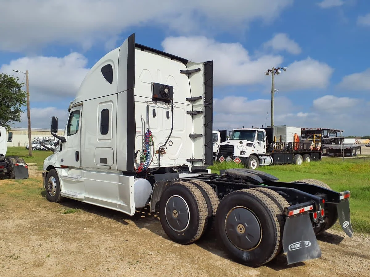 2020 Freightliner Cascadia in Converse, TX — photo 6