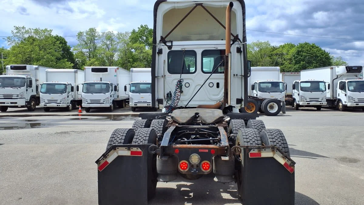 2021 Freightliner Cascadia in Salisbury, MA — photo 5