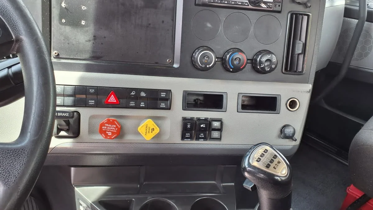 2021 Freightliner Cascadia in Salisbury, MA — photo 10