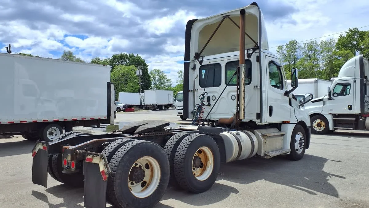 2021 Freightliner Cascadia in Salisbury, MA — photo 4