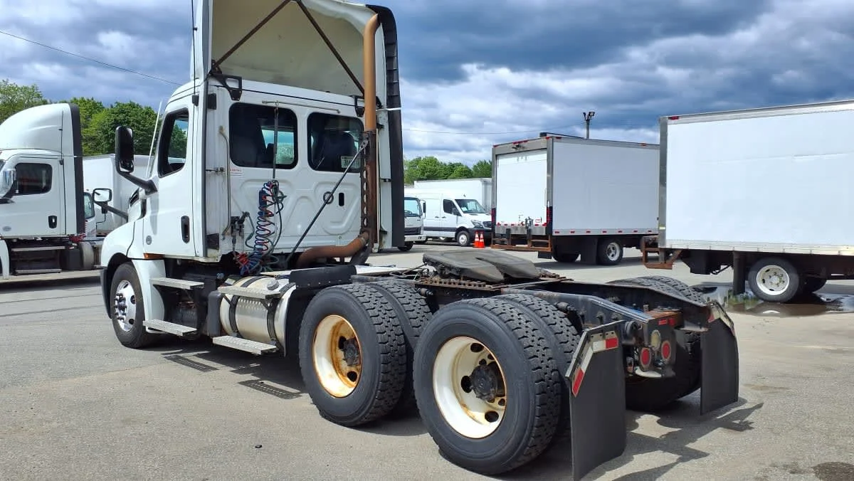 2021 Freightliner Cascadia in Salisbury, MA — photo 6