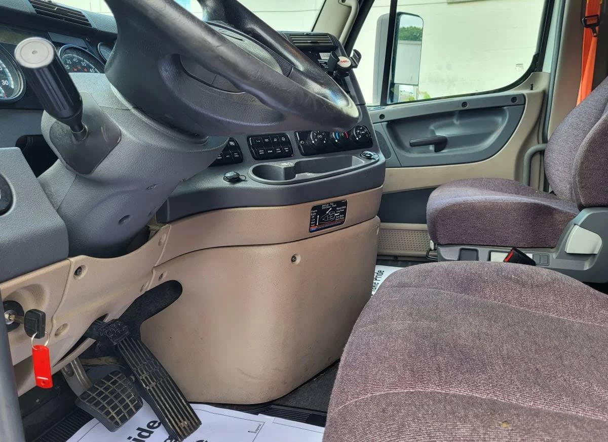 2019 Freightliner Cascadia in Jacksonville, FL — photo 11