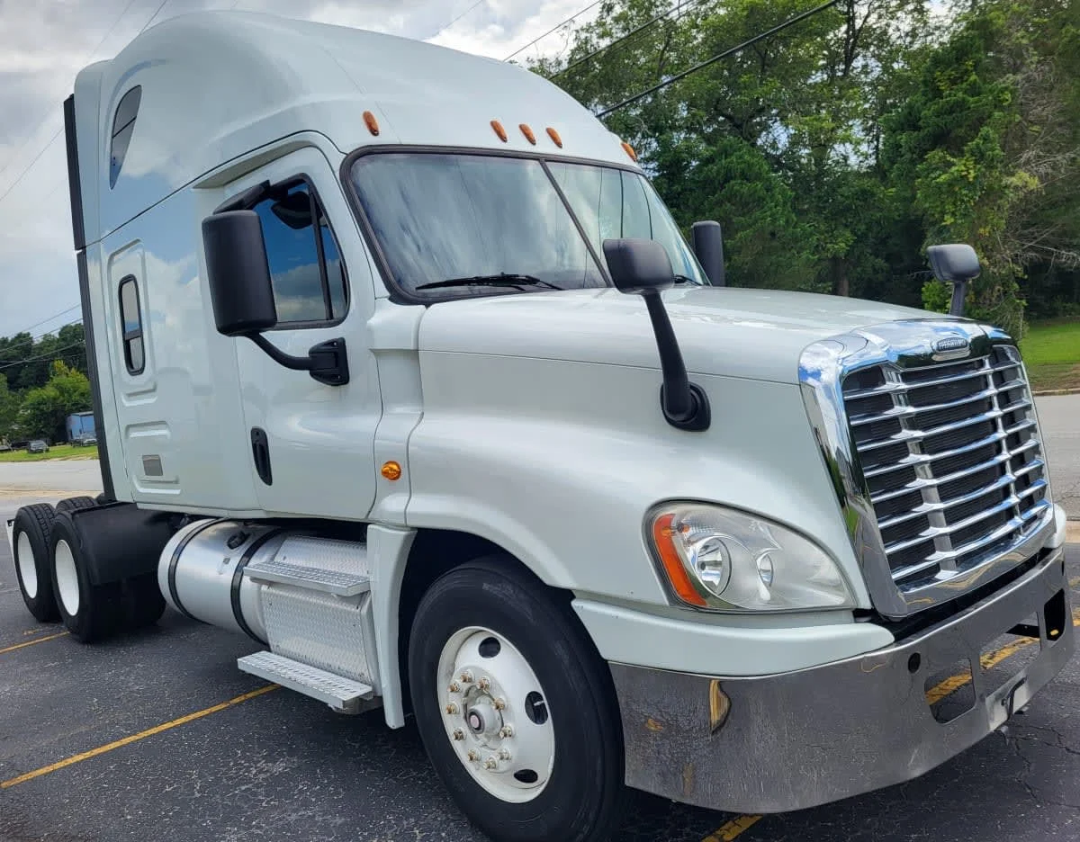 2019 Freightliner Cascadia in Jacksonville, FL — photo 4