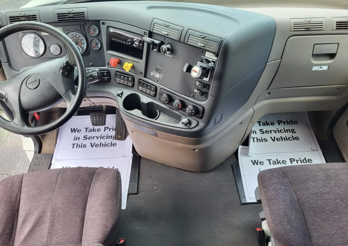 2019 Freightliner Cascadia in Jacksonville, FL — photo 12