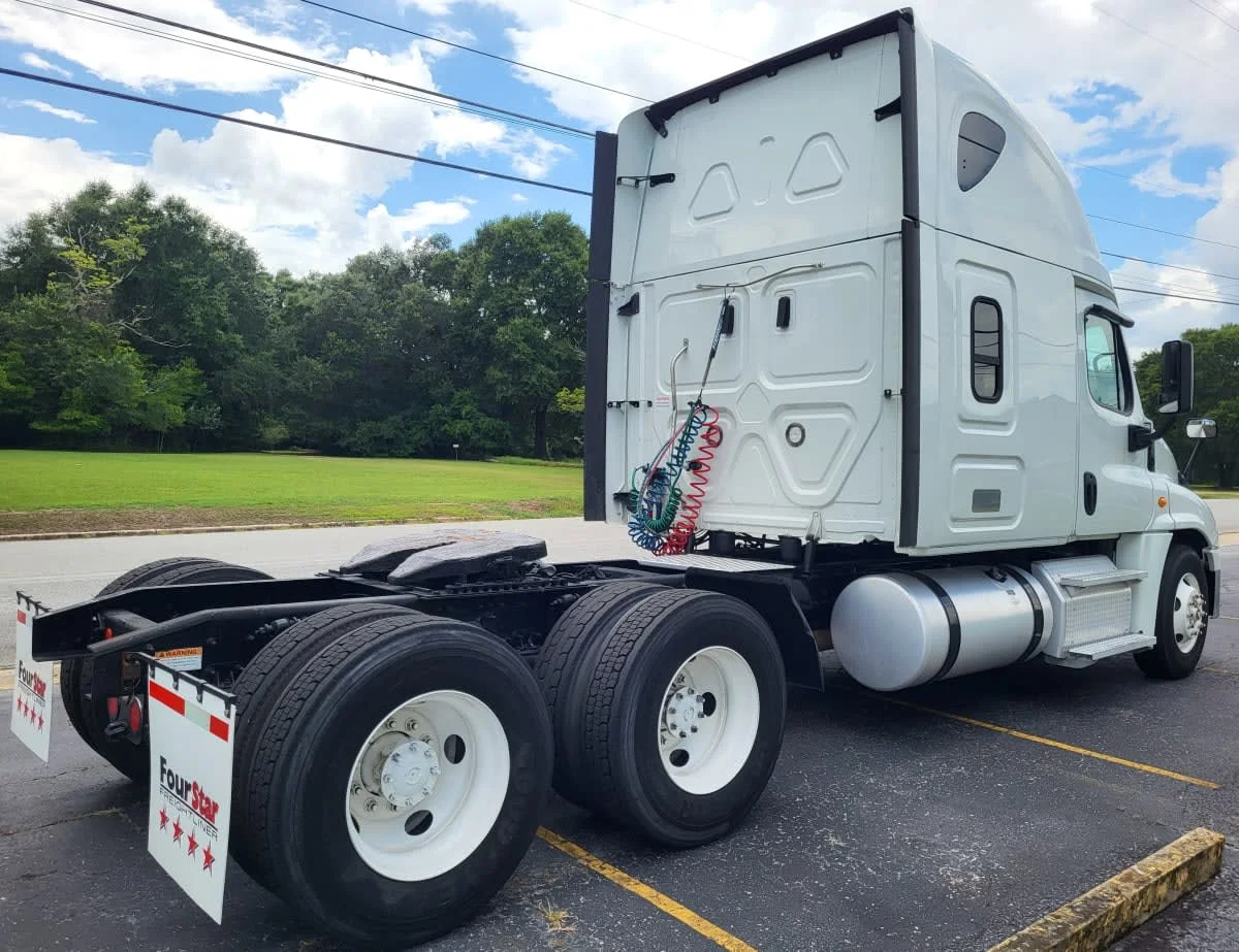 2019 Freightliner Cascadia in Jacksonville, FL — photo 5