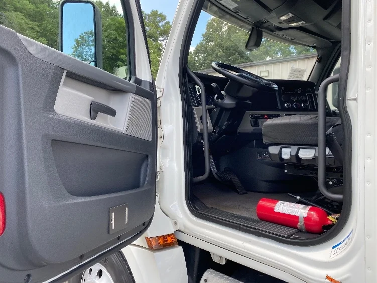 2020 Freightliner Cascadia in Cleveland, TN — photo 9