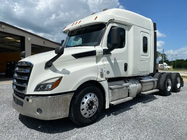 2020 Freightliner Cascadia in Cleveland, TN — photo 3
