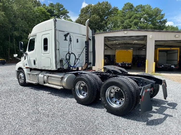 2020 Freightliner Cascadia in Cleveland, TN — photo 5