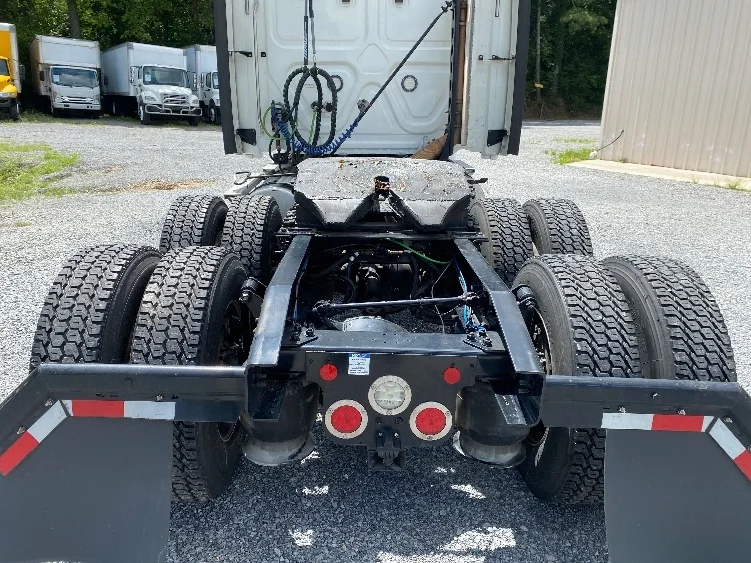 2020 Freightliner Cascadia in Cleveland, TN — photo 6