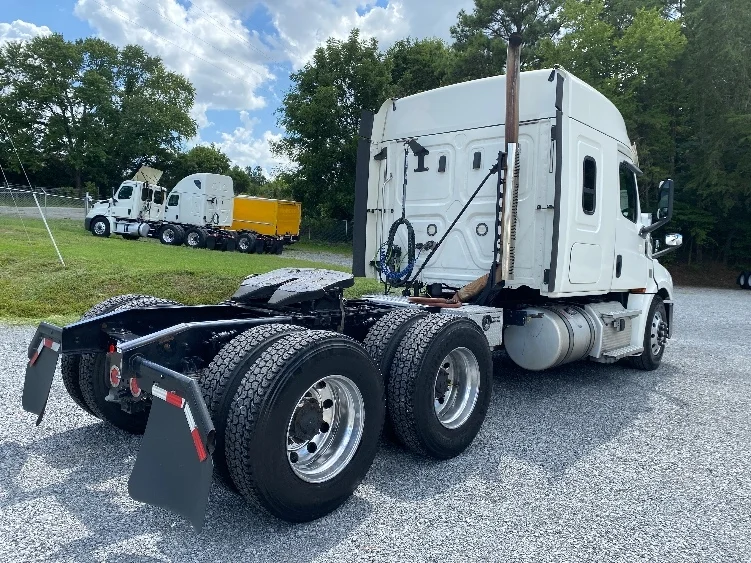 2020 Freightliner Cascadia in Cleveland, TN — photo 7