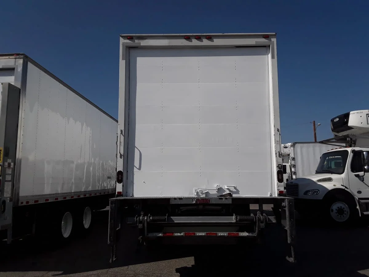 2018 Freightliner M2 106 - image 5