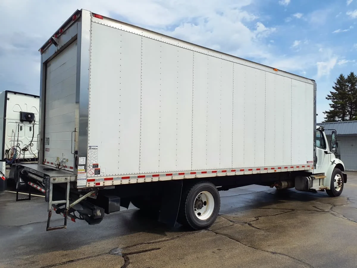 2020 Freightliner M2 106 in Oak Creek, WI — photo 4