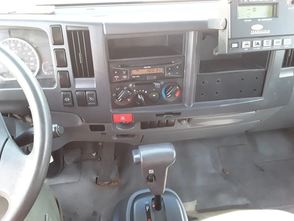 2017 Isuzu NPR - image 16