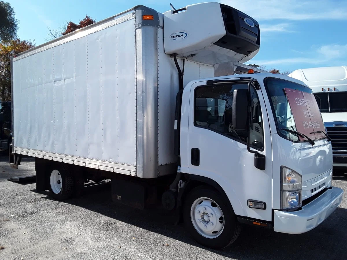 2017 Isuzu NPR - image 3