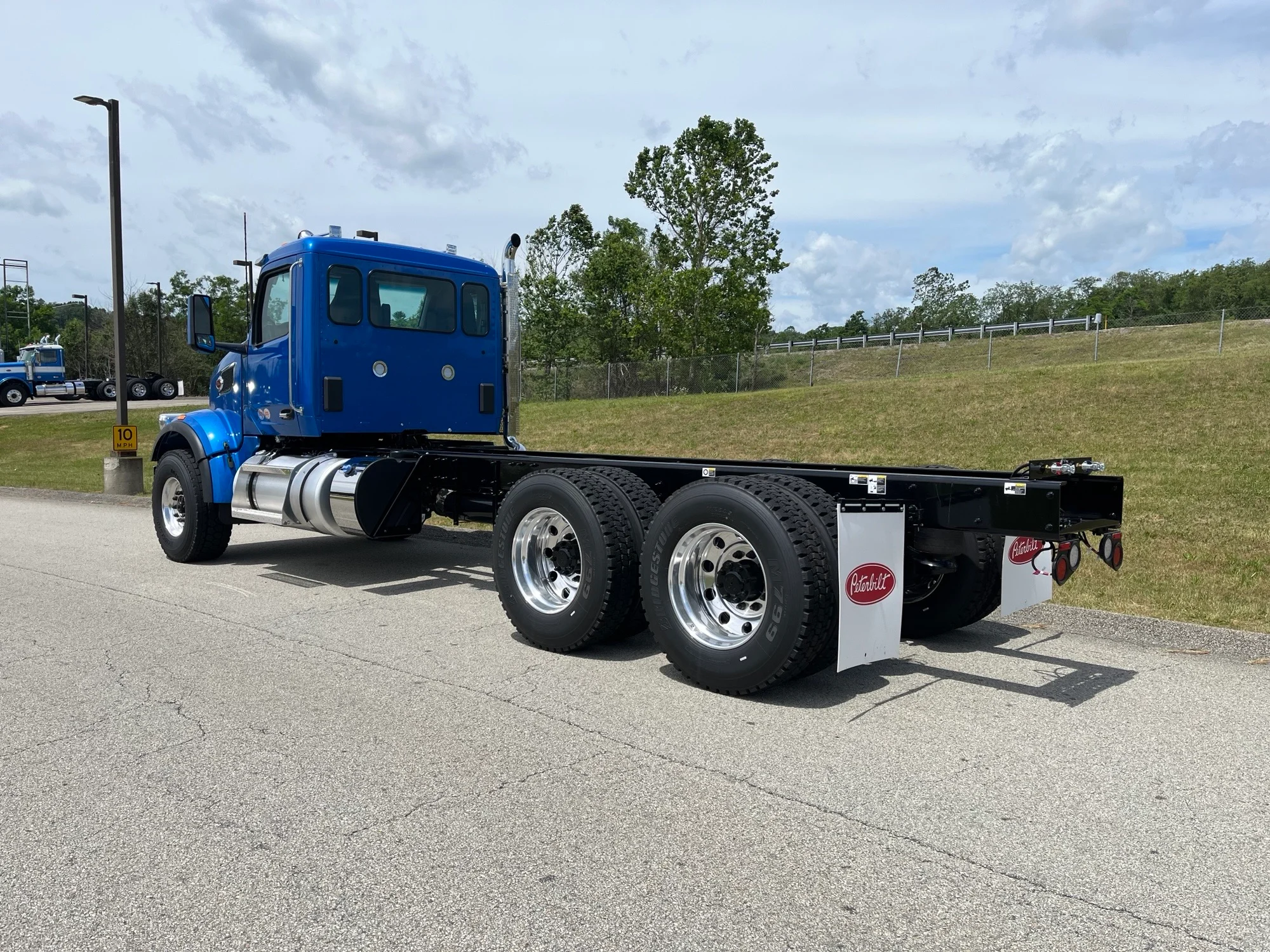 2027 Peterbilt 567 in Uniontown, PA — photo 2