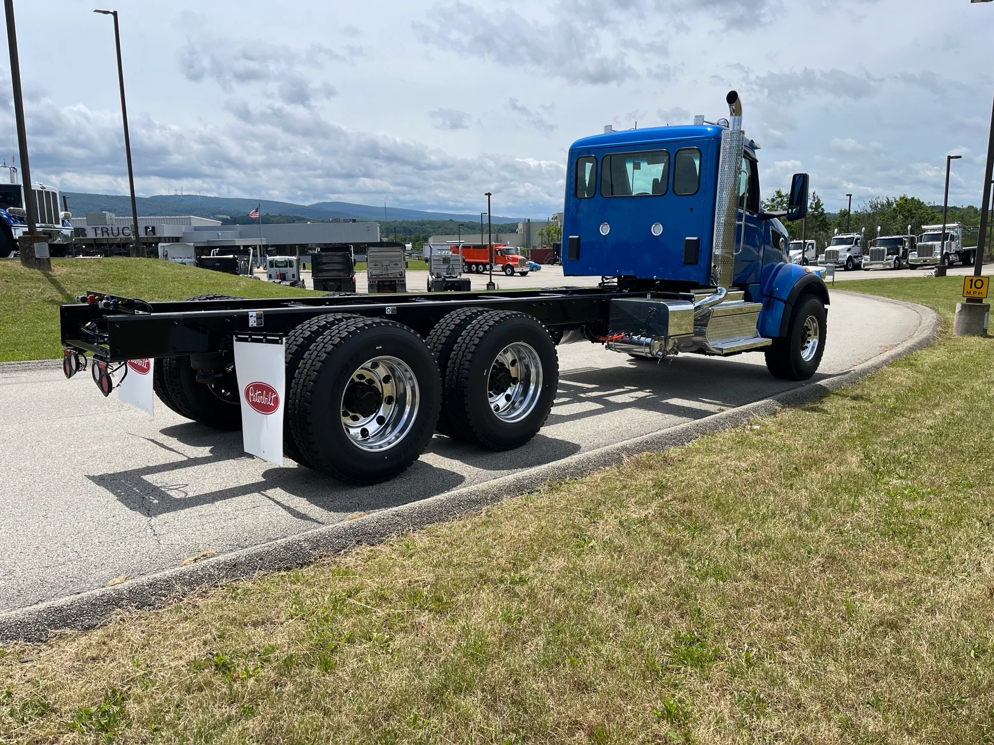 2027 Peterbilt 567 in Uniontown, PA — photo 4