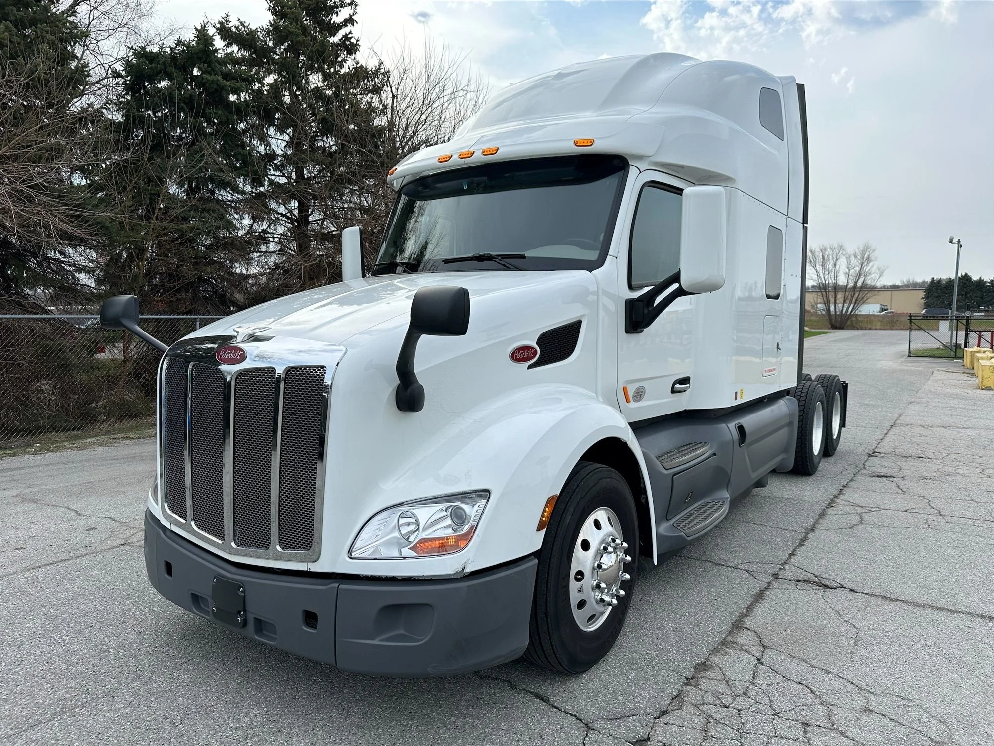 2021 Peterbilt 579 - image 1