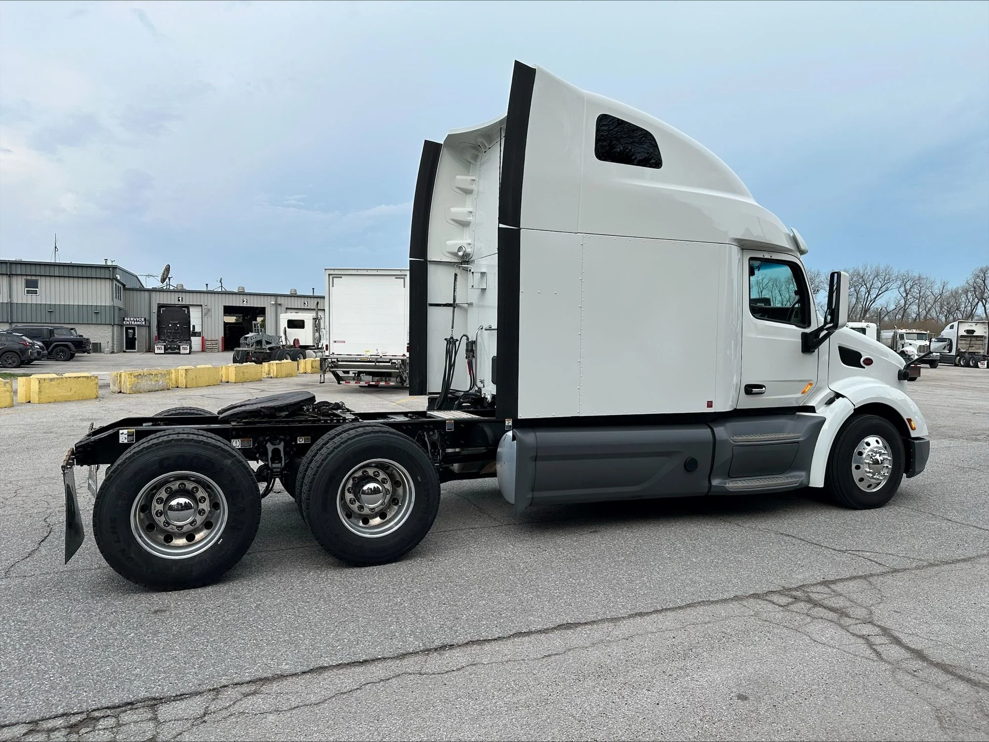 2021 Peterbilt 579 - image 3