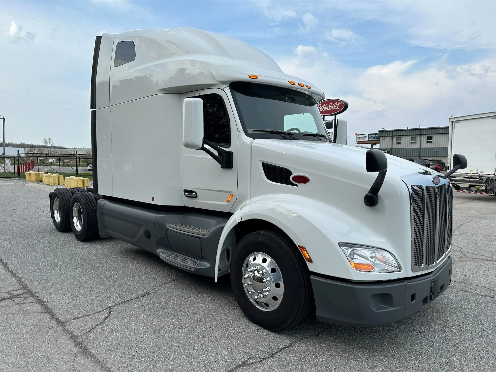 2021 Peterbilt 579 - image 2