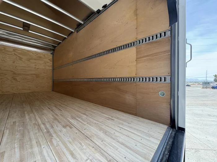 2024 Isuzu NRR - image 15