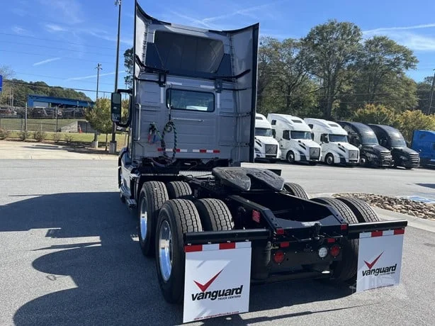 2025 Volvo VNL 300 in Adairsville, GA — photo 5