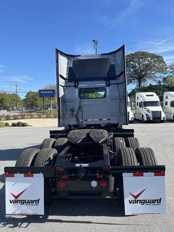 2025 Volvo VNL 300 in Adairsville, GA — photo 4