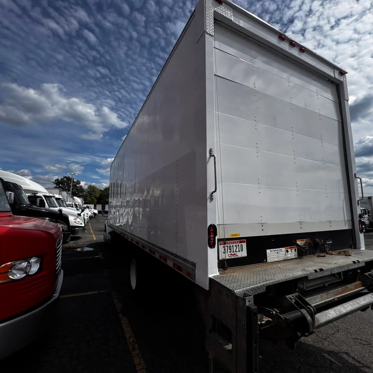 2019 Freightliner M2 106 - image 6