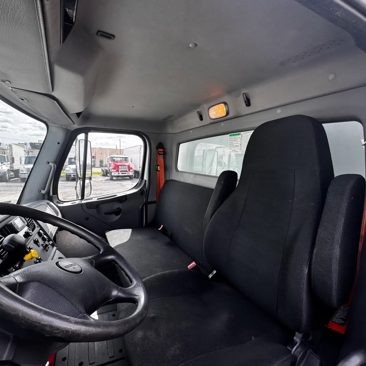 2019 Freightliner M2 106 - image 7