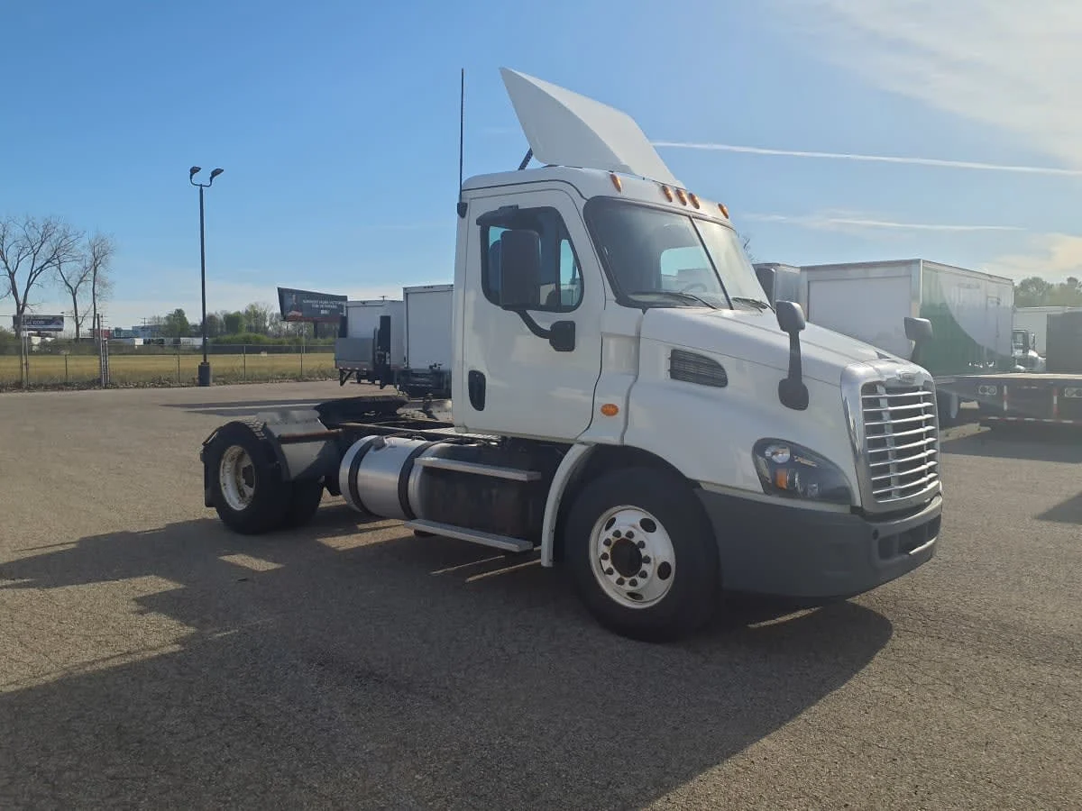 2016 Freightliner Cascadia in Wayland, MI — photo 3